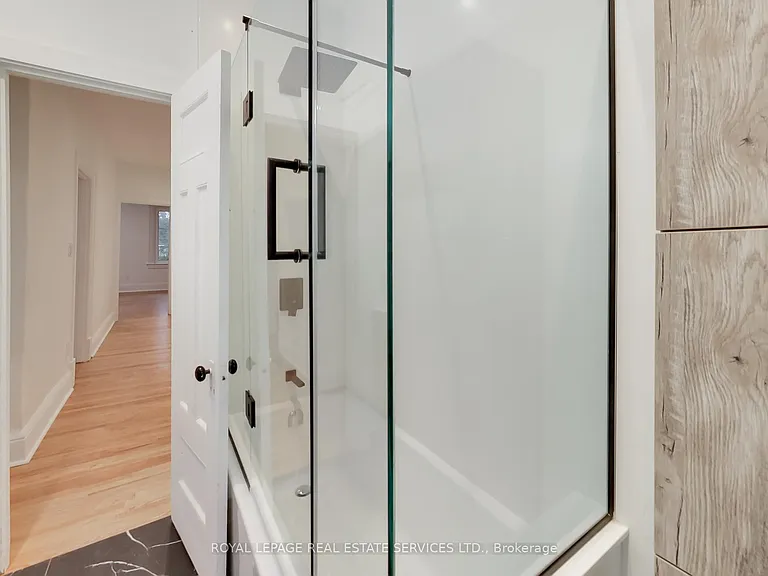218 Montrose Ave — Photo 26