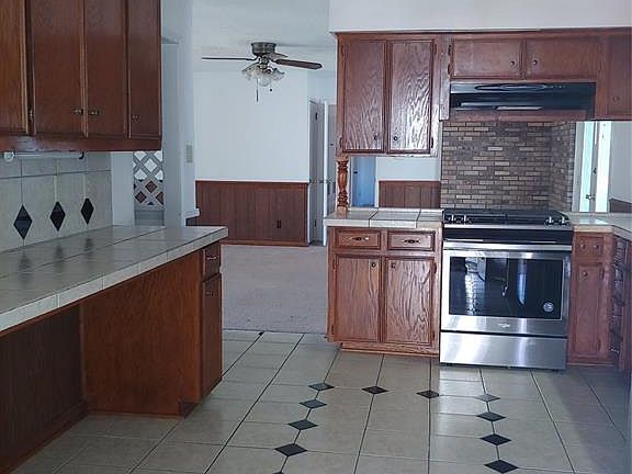 4th image of 648 Carol Villa Dr