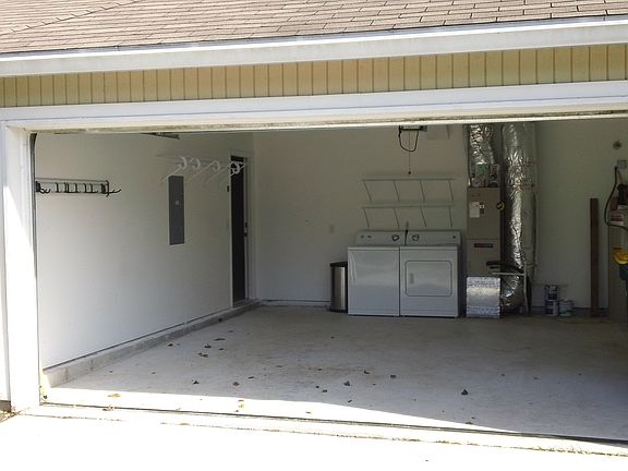 3rd image of 8223 Lake Woodbourne Dr E