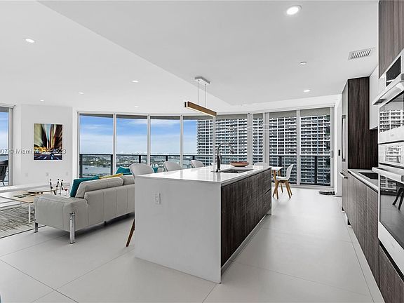 4th image of 488 NE 18th St #2212