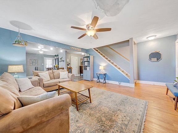 3rd image of 1520 23rd St NE