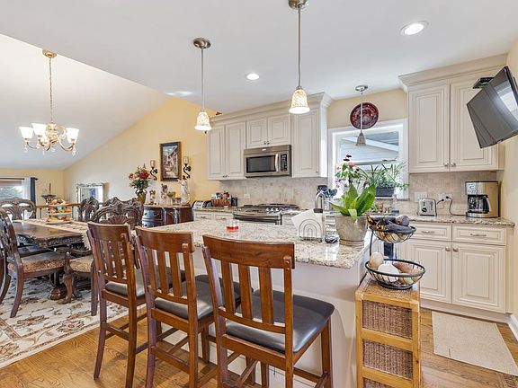 4th image of 2914 Briarwood Dr W