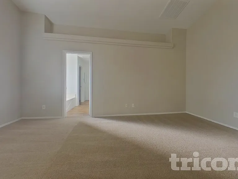 1447 S 231st Ln — Photo 6