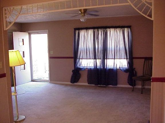 3rd image of 312 Alvey Dr