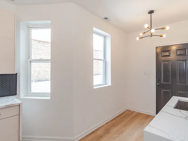 1330 N Artesian Ave #1R — Photo 3
