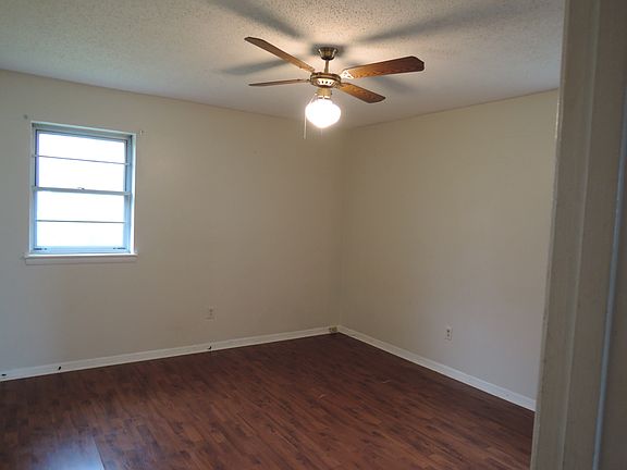 3rd image of 2800 Avondale Dr
