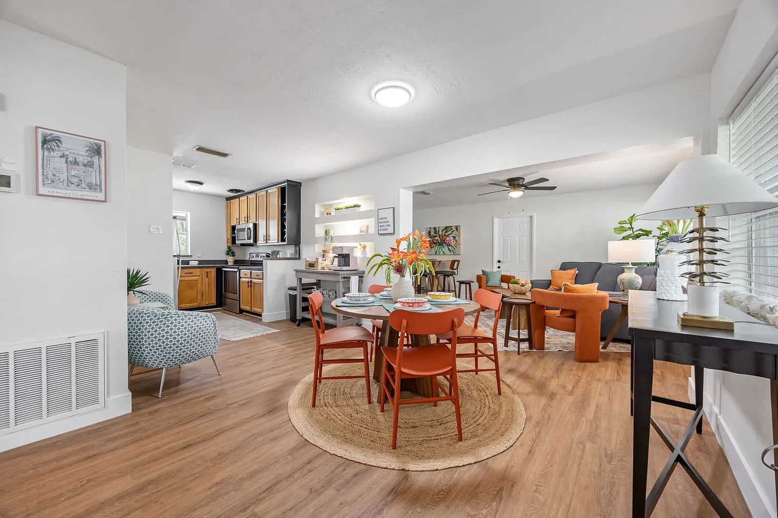 3 bed, 2.0 bath, 1173 sqft, $4,301 — Photo 2