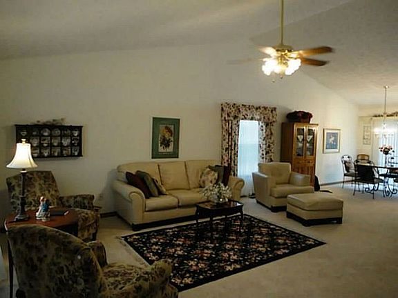 3rd image of 536 Richwood Dr