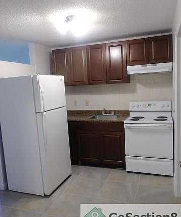 2nd image of 808 7th St APT 3