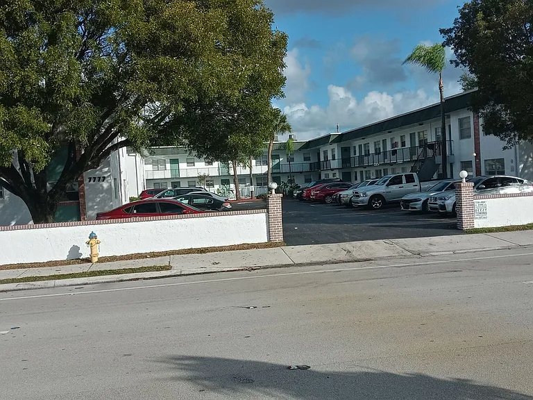 Trayann Apartments - 7777 Pines Blvd — Photo 26