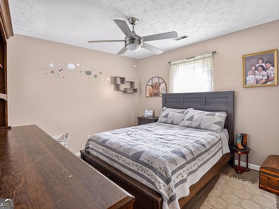 5th image of 214 Walthall Rd