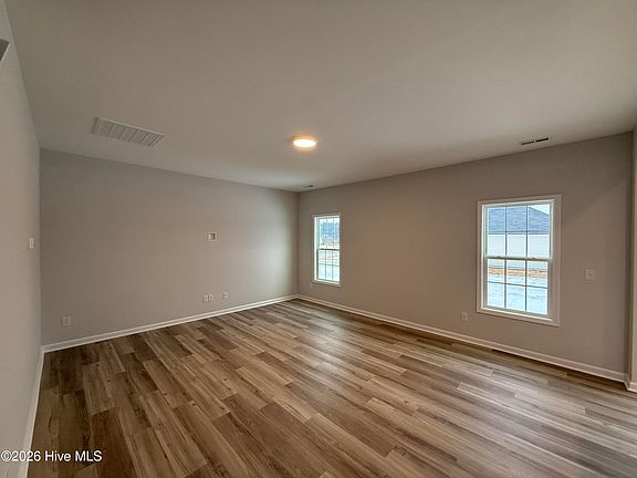 3rd image of 32 W Emily Gardens Drive