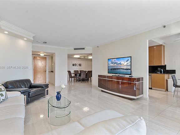 5th image of 20191 E Country Club Dr APT 510