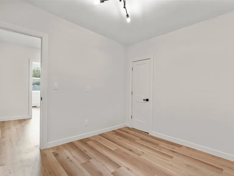 411-431 N Main St #8 — Photo 16