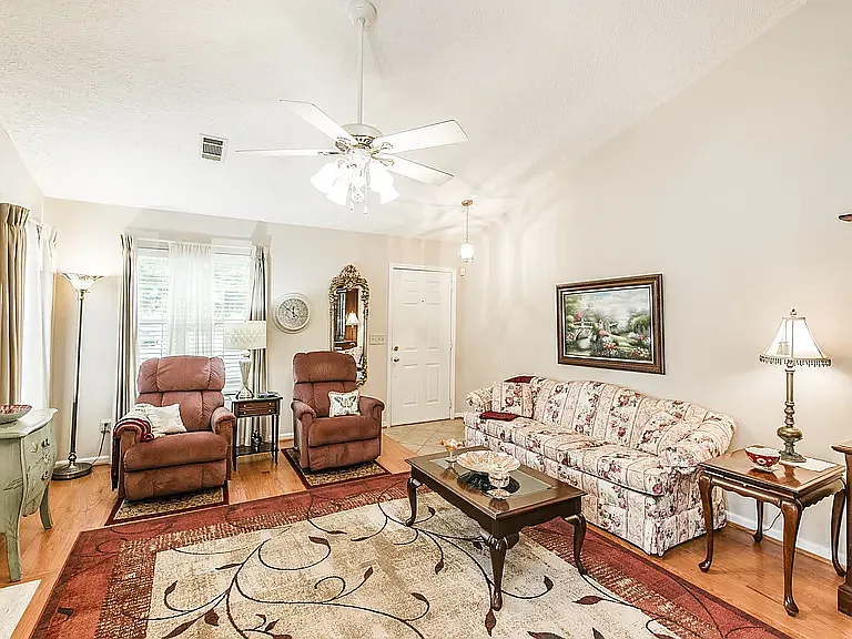 728 Jaywood Dr — Photo 4