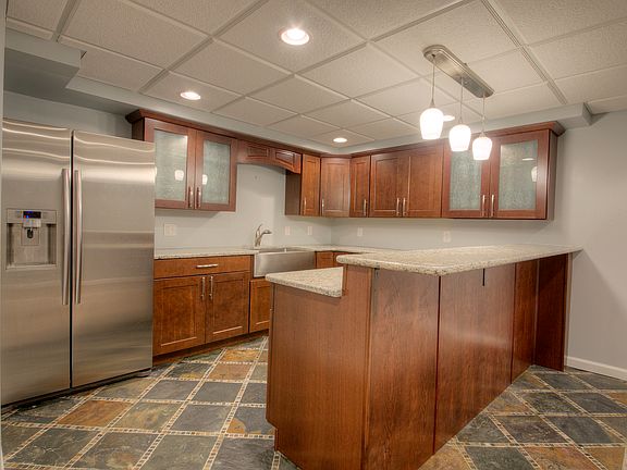 3rd image of 1136 Surrey Ln