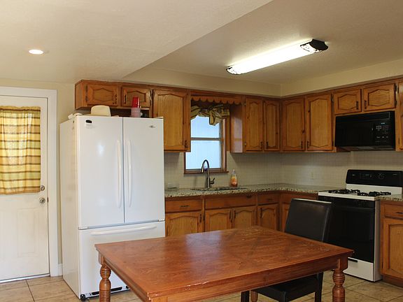 3rd image of 1104 Hackberry Avenue