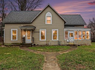 210 W Bennett St, Three Rivers, MI 49093