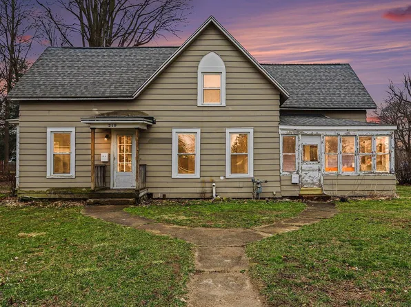 210 W Bennett St, Three Rivers, MI 49093