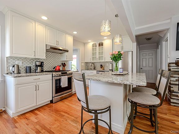 4th image of 26 Rhode Avenue