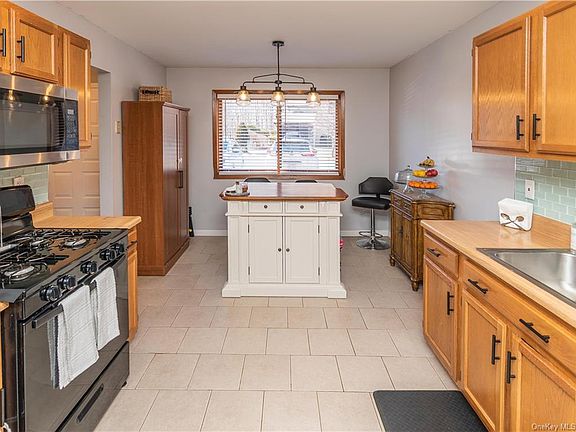 5th image of 255 Heritage Ln