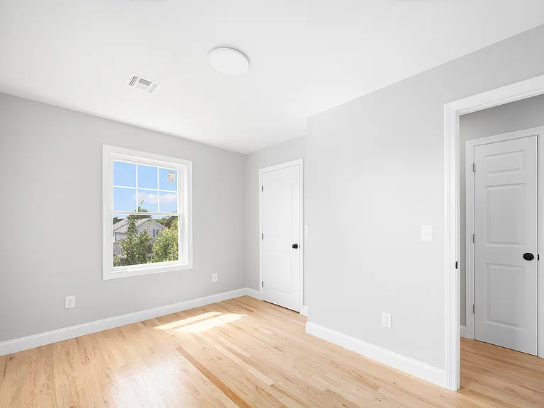 28 Grosvenor Ave #2 — Photo 13