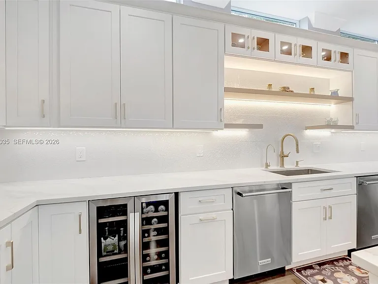 375 SW 16th St #1 — Photo 7