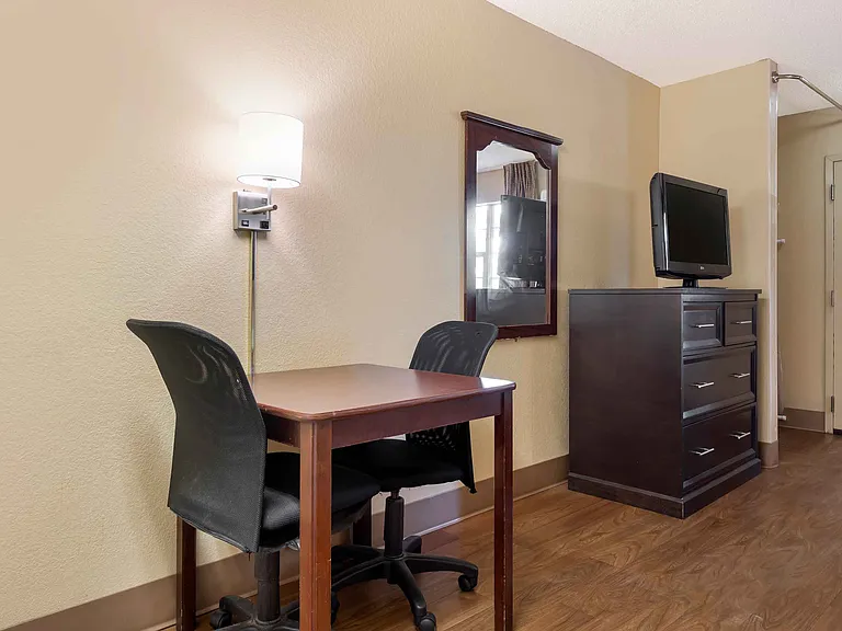 Studio Suite - 1 Queen Bed