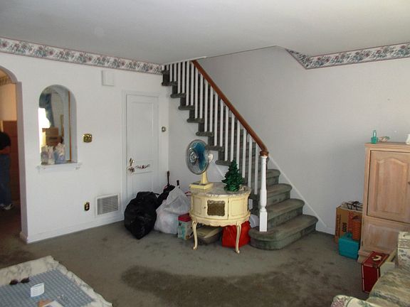 2nd image of 6729 Grovers Ave