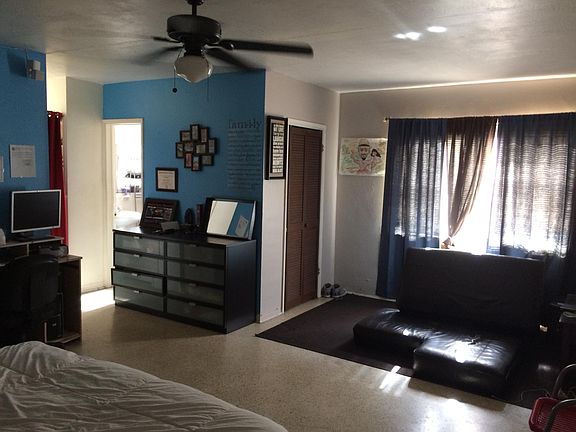 Living room/Bedroom