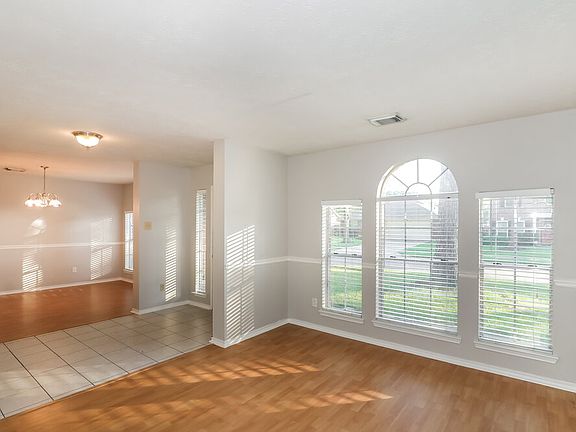 4th image of 8234 Worthington Dr