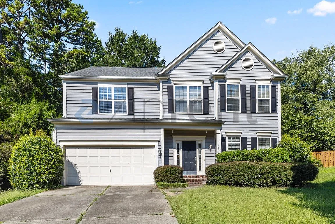 3 bed, 2.5 bath, 2200 sqft, $2,400 — Photo 1