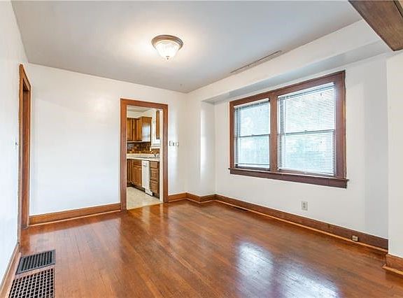 4th image of 4525 Cambridge St