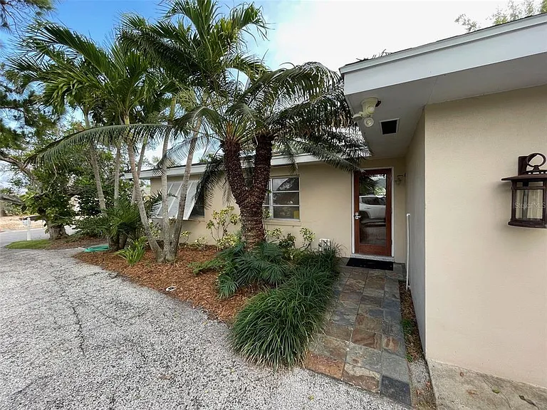 Poinsettia Dr — Photo 2