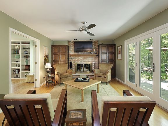 5th image of 2690 Crestwood Ln
