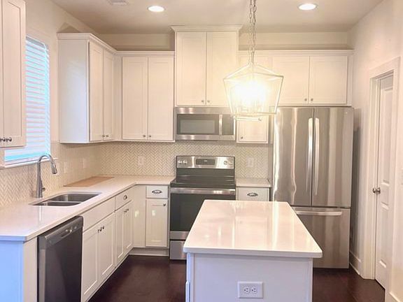 5th image of 113 S Auburn Landing Pl