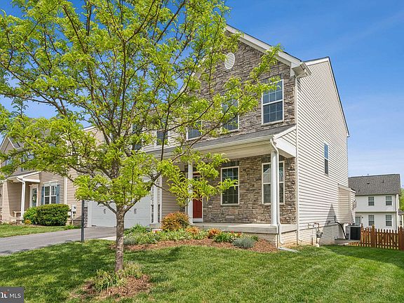 2nd image of 102 Lattice Dr