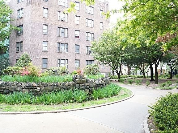 2nd image of 68 W 238th St APT F13