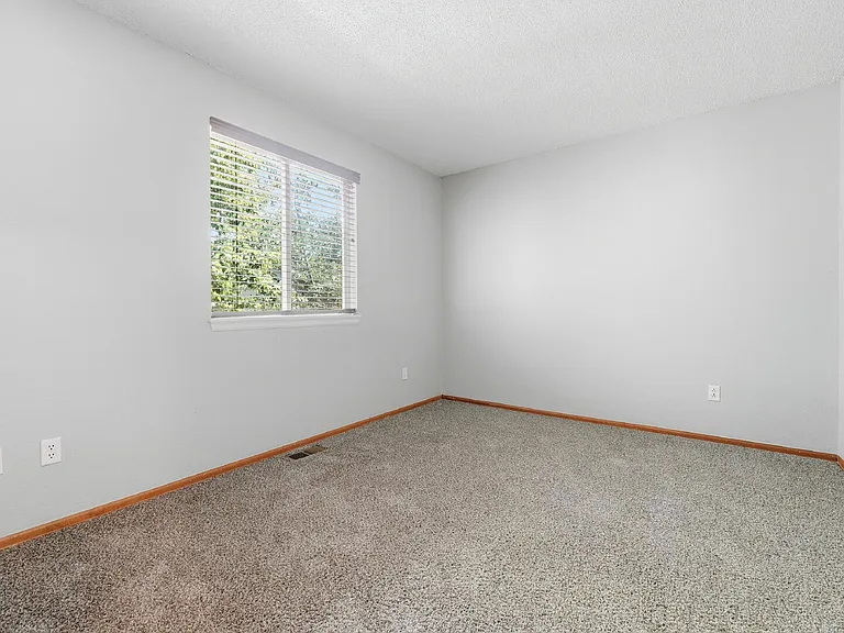 17624 Peyton Dr — Photo 19