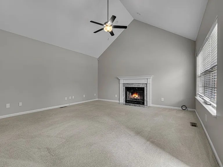 128 Clarendon Cir — Photo 12
