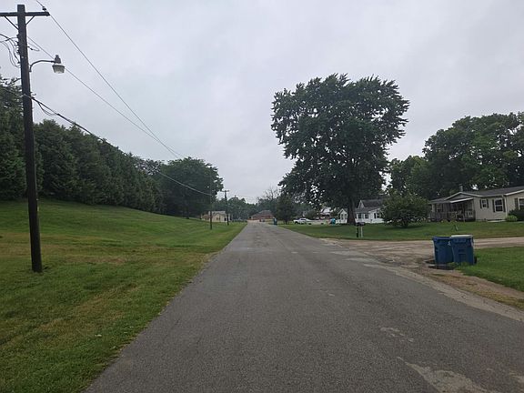 5th image of 301 N Bluff St