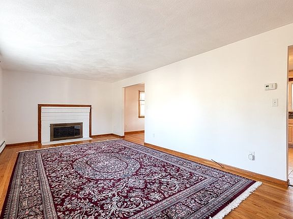 4th image of 2 Marigold Ave