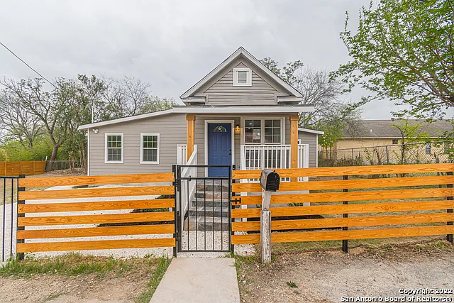 Building Photo - 324 Bargas St