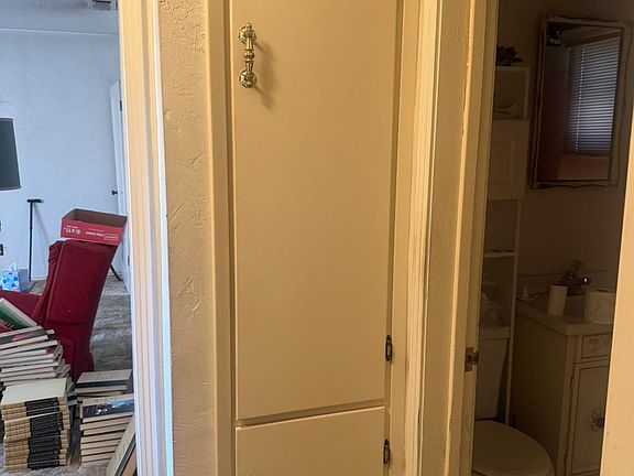 4th image of 2960 S Elm Ave