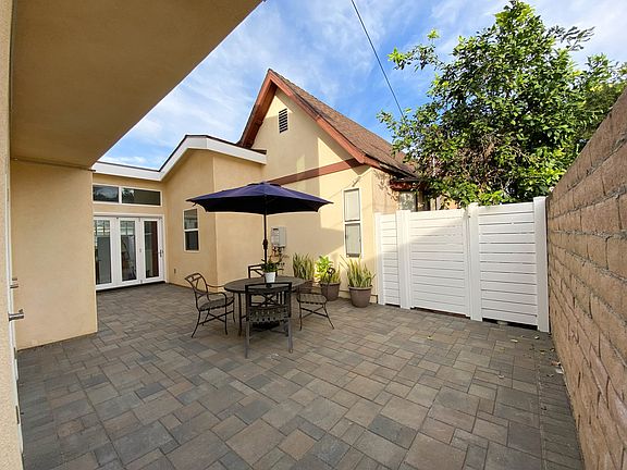 3rd image of 2413 La Crescenta Ave #C