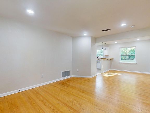 4th image of 101 Park Cir