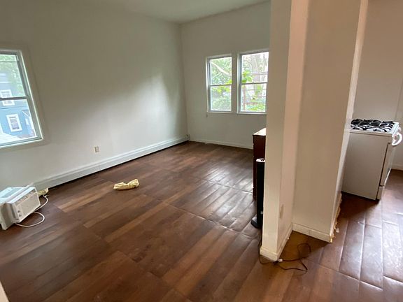 4th image of 2232 Collier Ave #2
