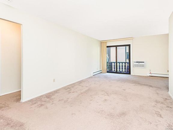 5th image of 12 Granada Cres APT 7