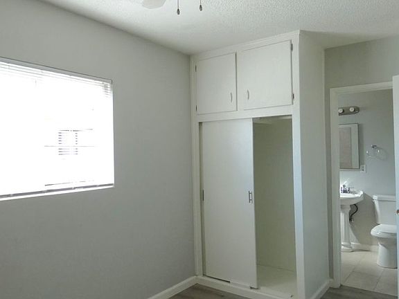 5th image of 1071-1075 N Ohio Ave #4