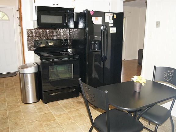 2nd image of 3712 Menlo Ct